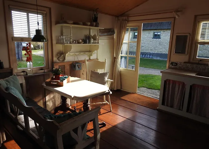 Zoute Bries, In Natuurgebied En Vlakbij Het 샬레